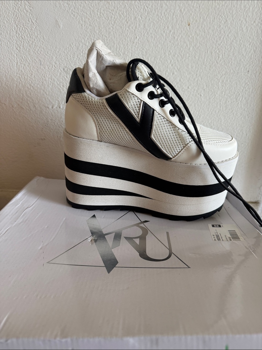 YRU karazii Platform Sneakers with Black Stripe Detail - White & Black